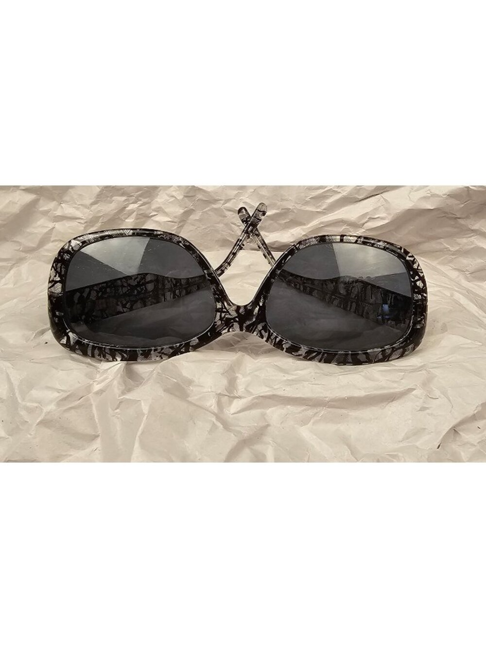 Moda Womens Oversized Black & White Patterned Sunglasses With Dark Lenses Made I